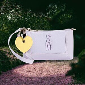 Steve Madden 🆕️ Lilac Zip Pouch Wristlet